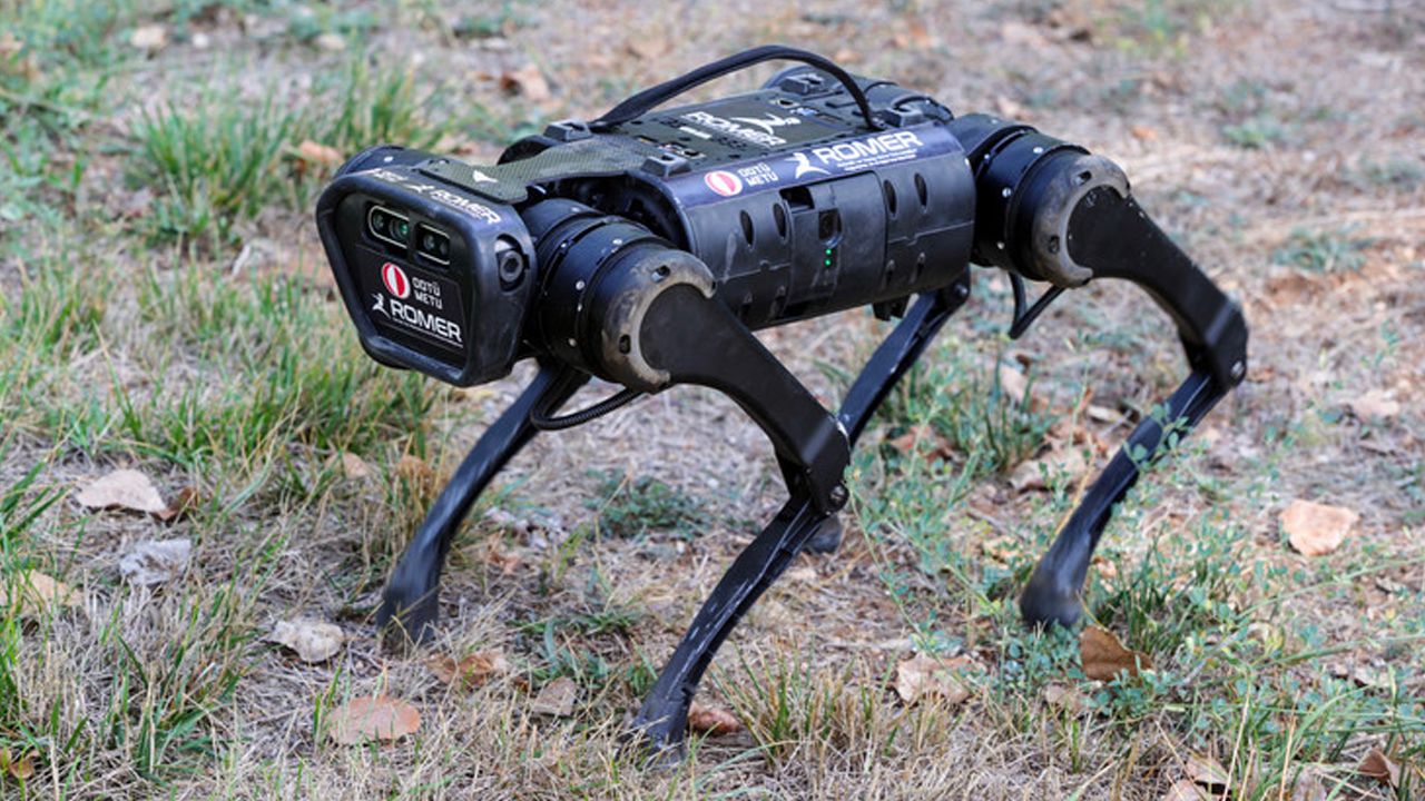 Türk akademisyenler bacaklı robot platformlarını zorlu arazi şartlarına hazırlıyor