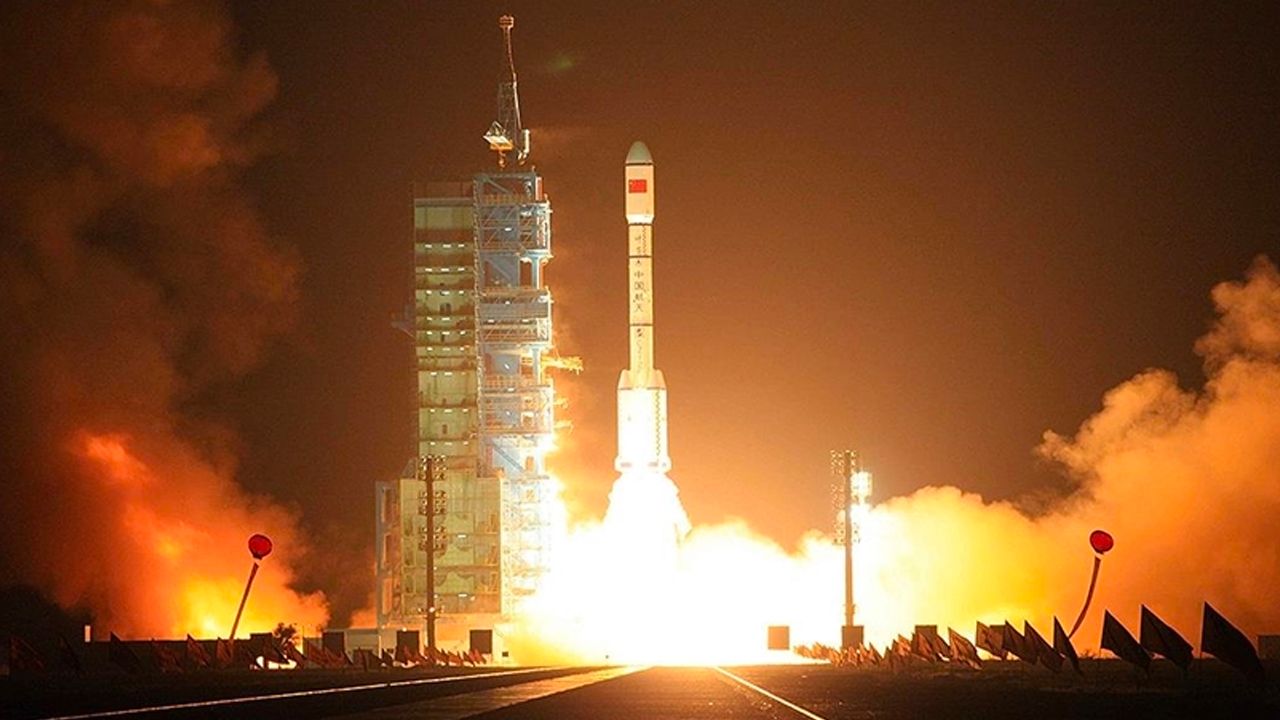 Çin uzay istasyonuna yeni taykonot ekibini yolladı