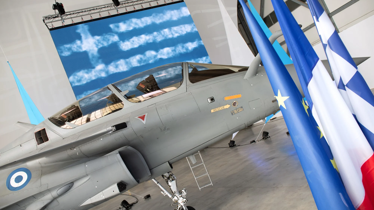 Yunanistan'a iki Rafale savaş uçağı daha teslim edildi