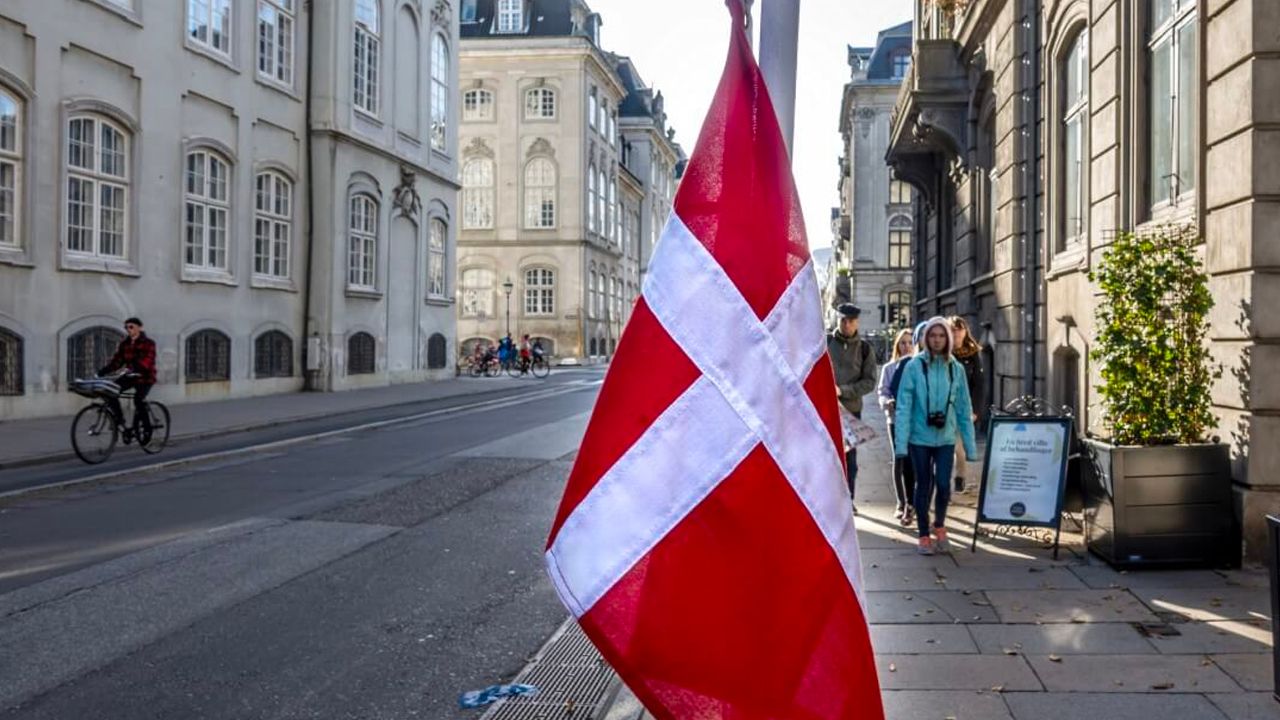 Danimarka'da 11 resmi tatilden biri savunma harcamaları için iptal edilecek