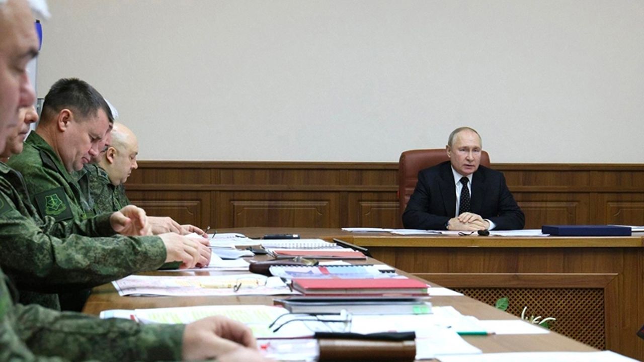 Putin, Ukrayna’daki savaşta görev yapan birliklerin ortak karargahında