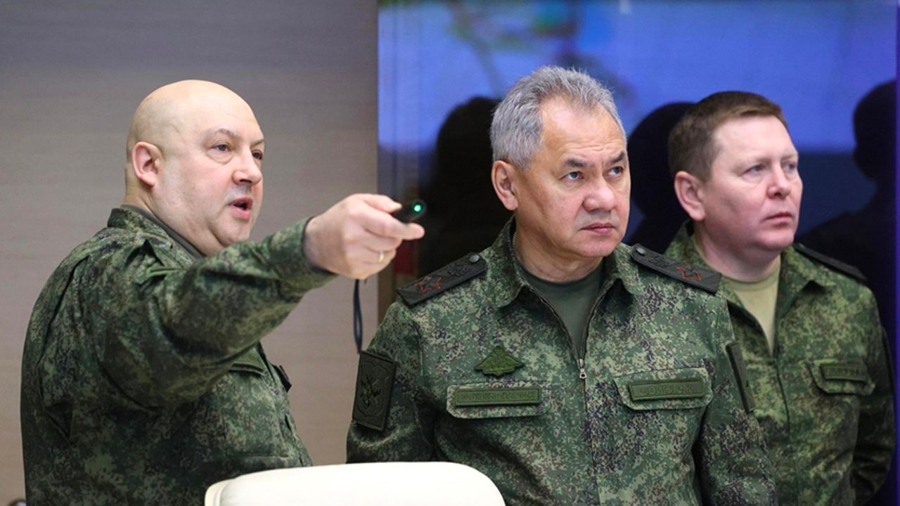 Rusya Savunma Bakanı Şoygu, birlikleri denetledi
