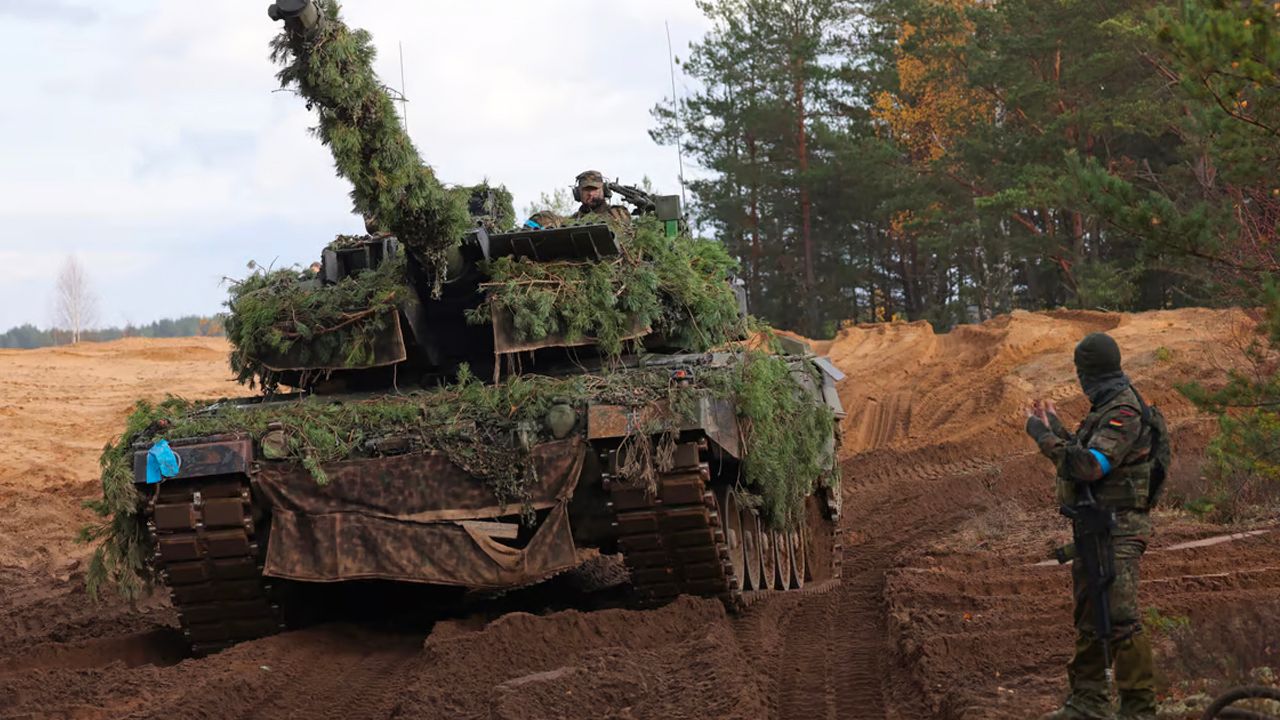 Almanya, Ukrayna'ya Leopard tankı vermek için ön koşul sunulduğuna ilişkin iddiayı reddetti