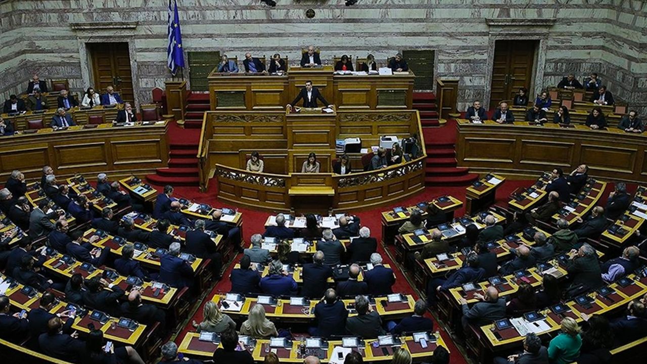 Yunanistan'da hükümet dinleme skandalı nedeniyle güven oylamasına gidiyor