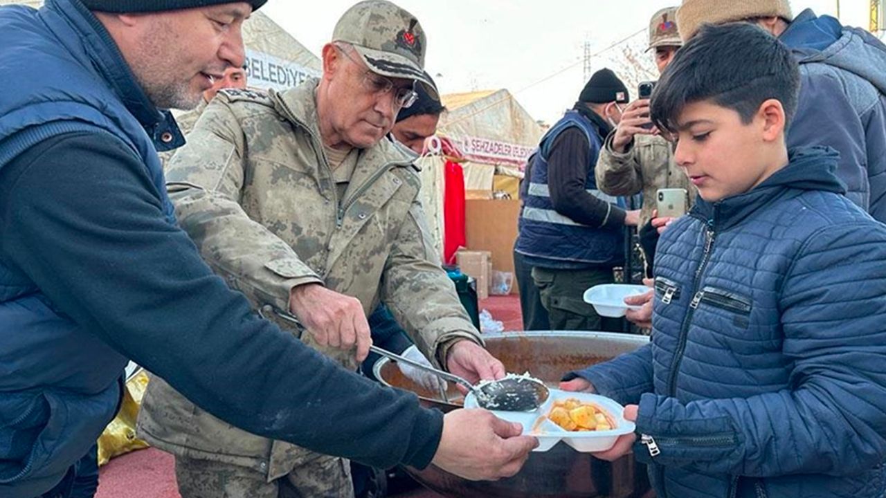 Jandarma Genel Komutanı Orgeneral Çetin, Adıyaman'da depremzedeleri ziyaret etti