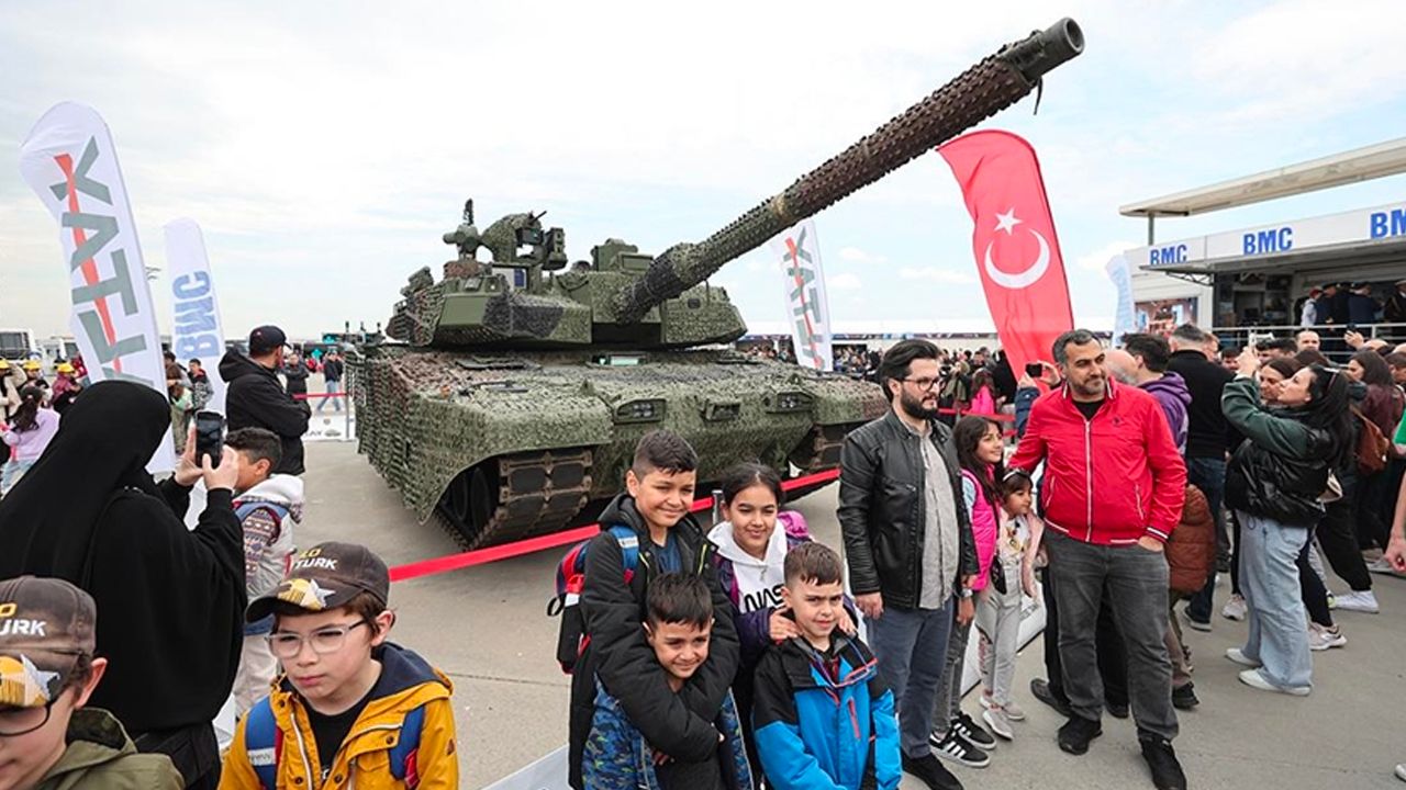 Altay tankı TEKNOFEST'te ilk kez vatandaşlarla buluştu