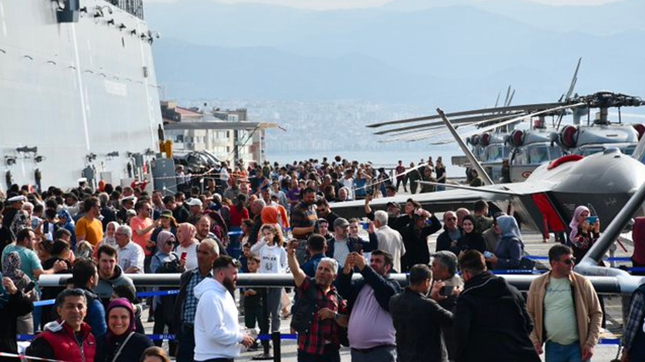 İzmir'deki TCG ANADOLU'ya ziyaretler devam ediyor