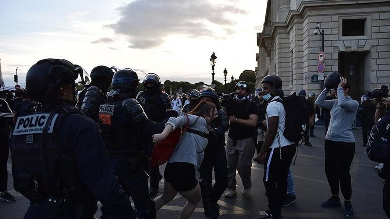 Fransa protestoları bastırmak için yurt dışından tavsiye istediği iddiasını yalanladı