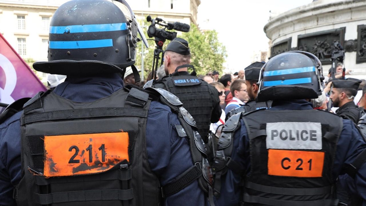 Fransa'da bir gence şiddet uyguladığı gerekçesiyle 7 polise gözaltı