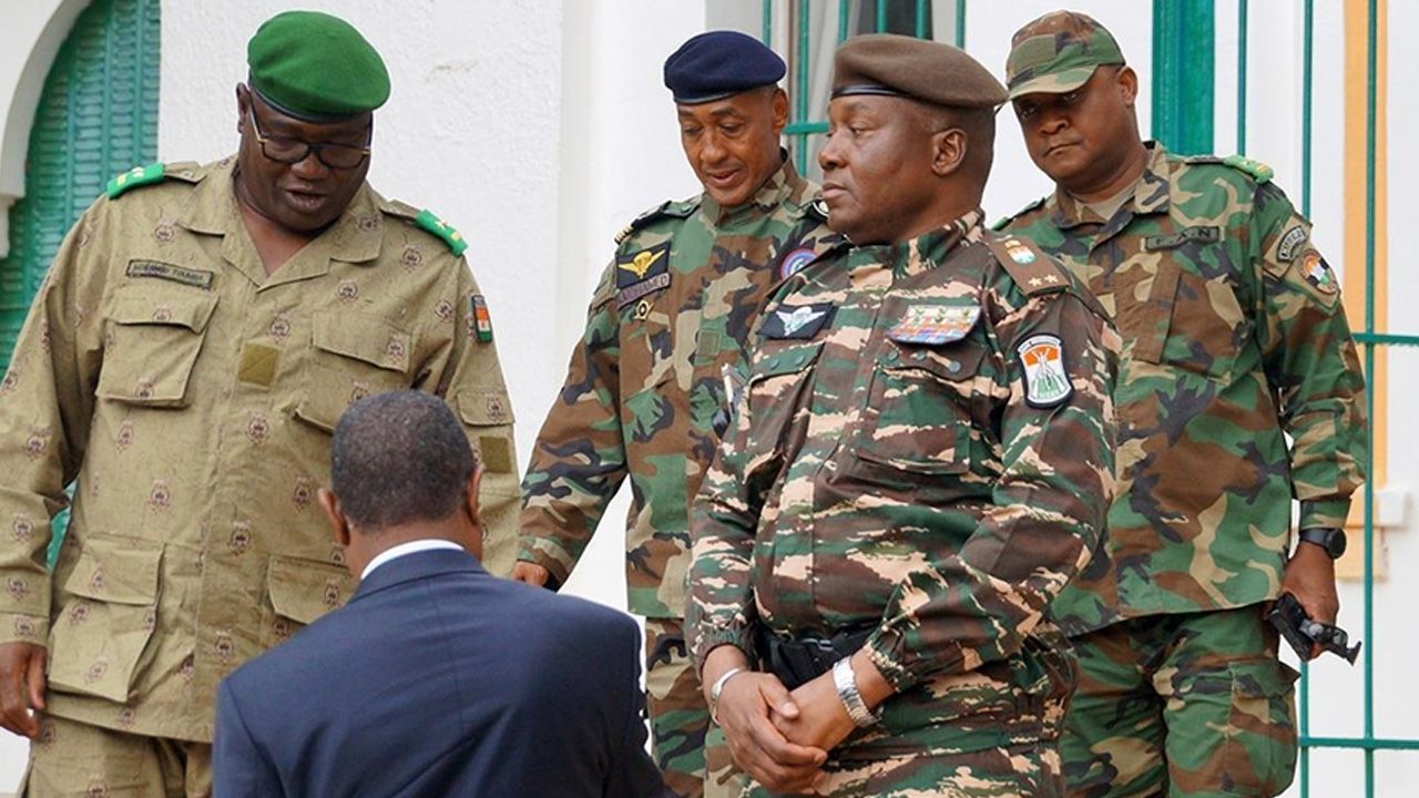 Nijer'de cunta ECOWAS'a meydan okudu
