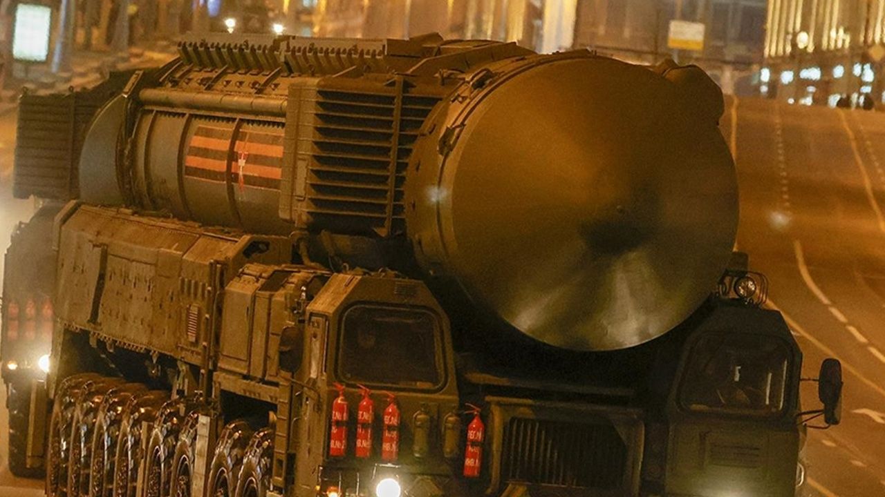 Rus ordusu, kıtalararası balistik "Yars" füzesini fırlatma deposuna yerleştirdi