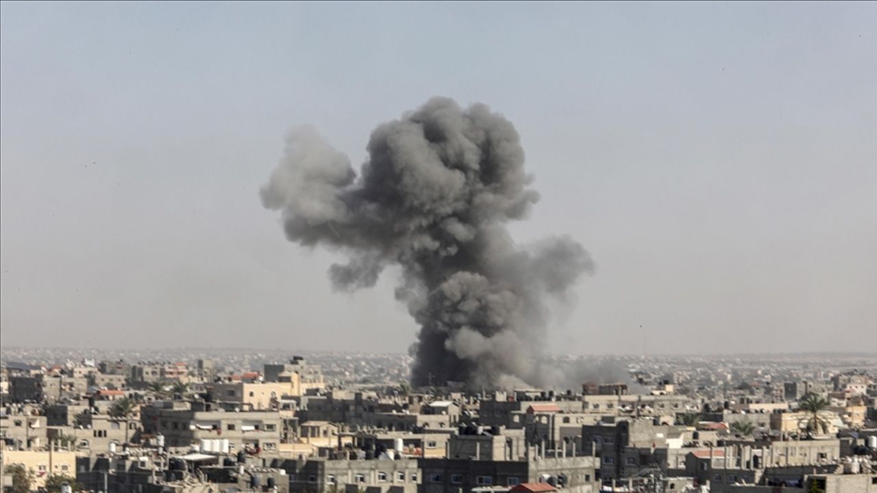 İsrail savaş uçakları, Gazze'nin Han Yunus kentine şiddetli hava saldırısı düzenledi