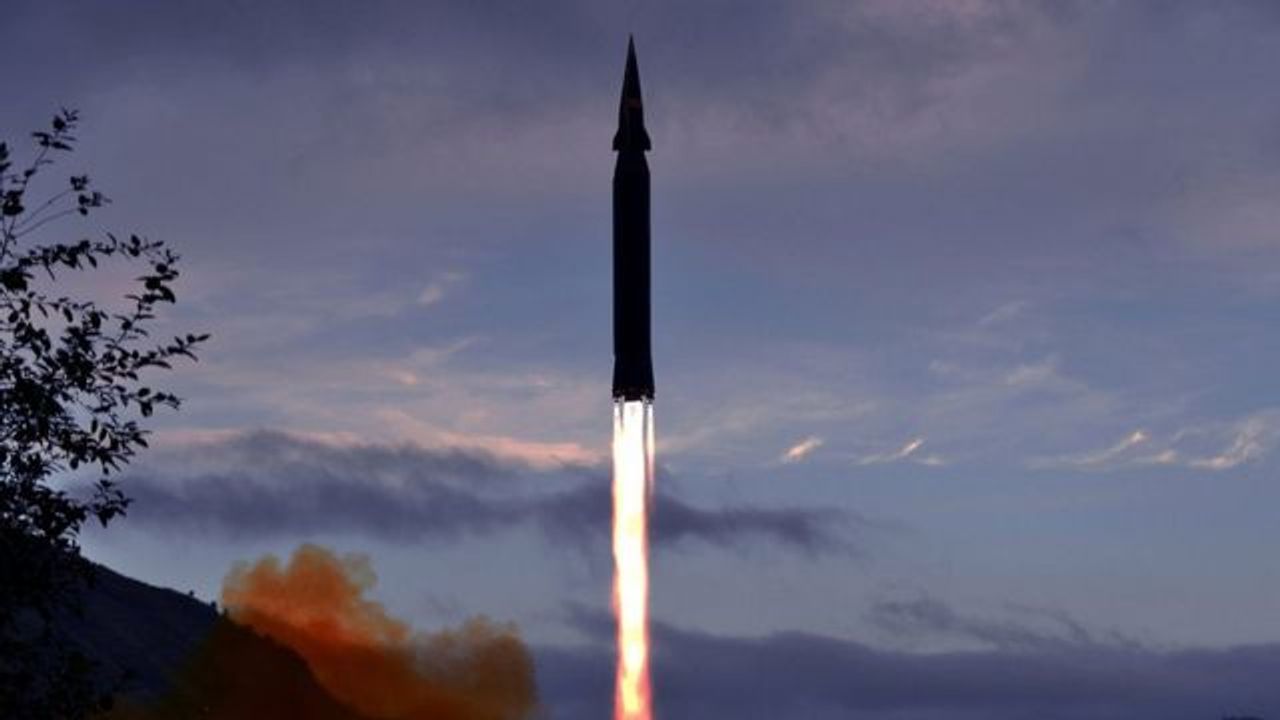 Kuzey Kore, hipersonik savaş başlığına sahip balistik füze testi yaptığını duyurdu