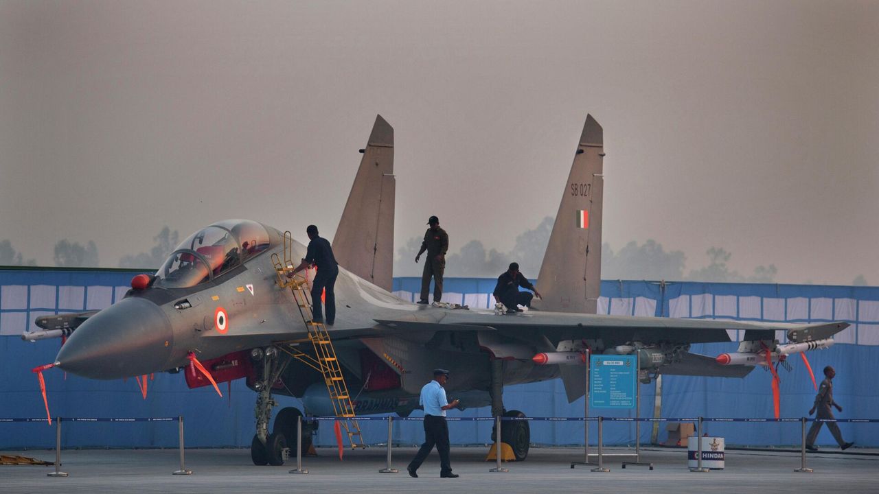 Hindistan'ın Su-30 MKI uçakları 20 yıl daha havada!