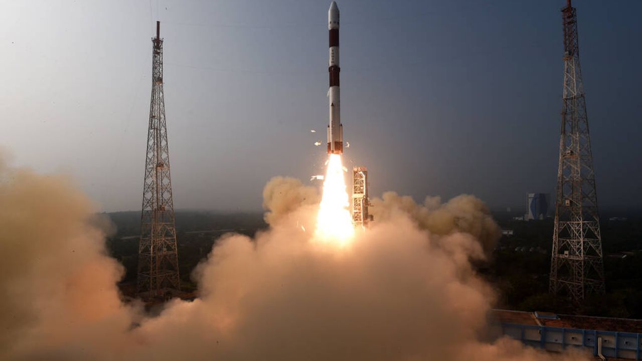 Hindistan, XPoSat uydusunu uzaya fırlattı