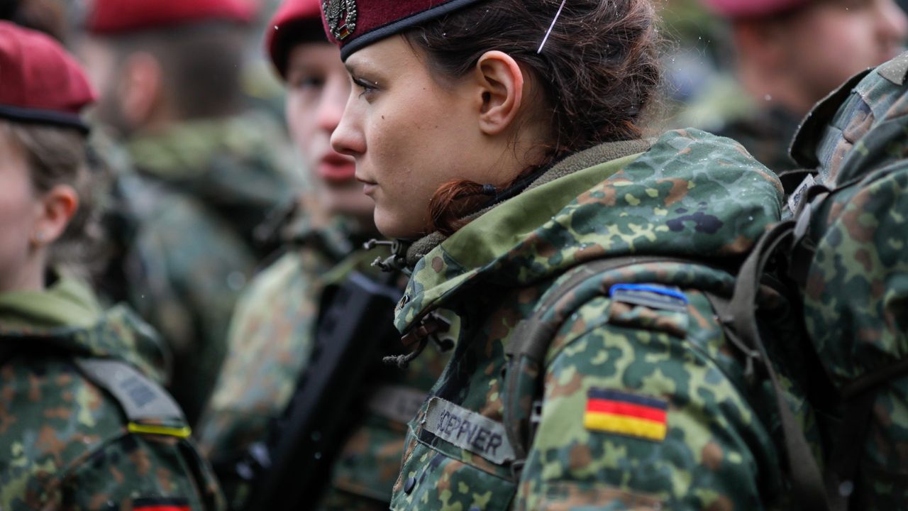 Almanya'da yabancıların da askere alınması tartışılıyor