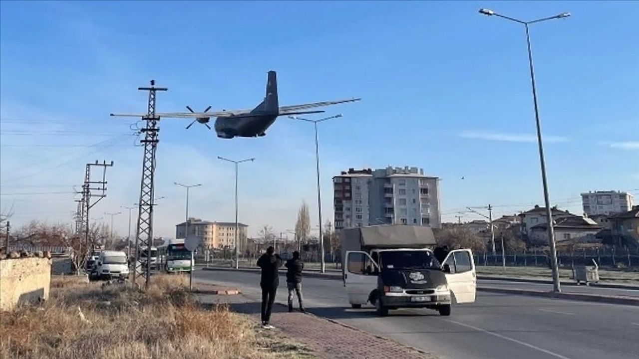 Kayseri'de askeri eğitim uçağı teknik arıza nedeniyle acil iniş yaptı