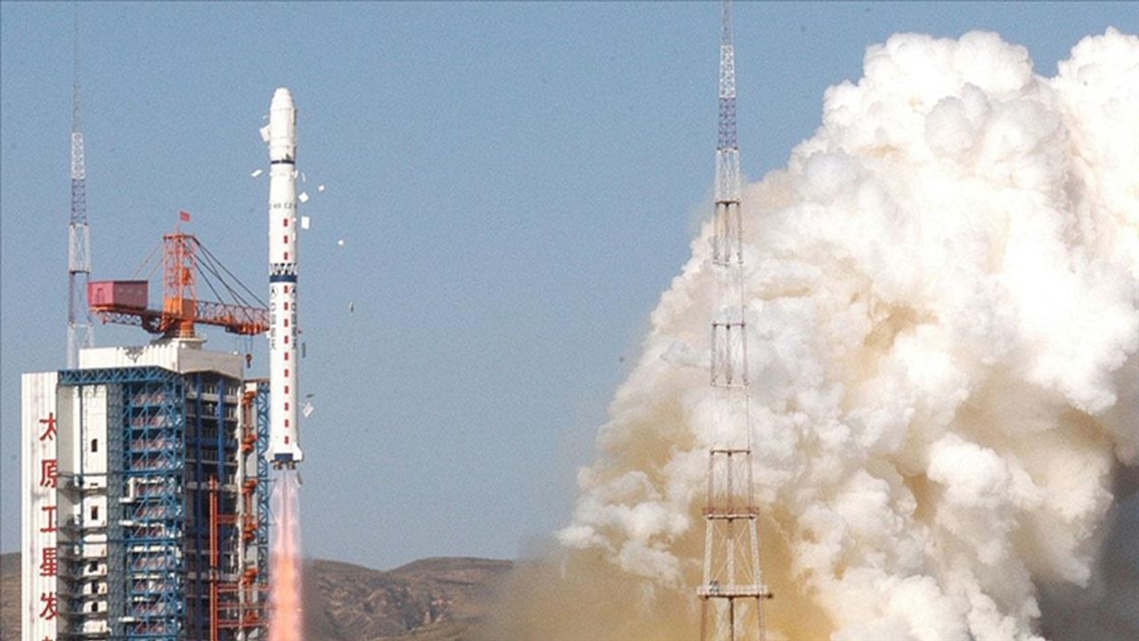 Çin, yeni geliştirdiği Licien-1 roketiyle 5 uydu fırlattı