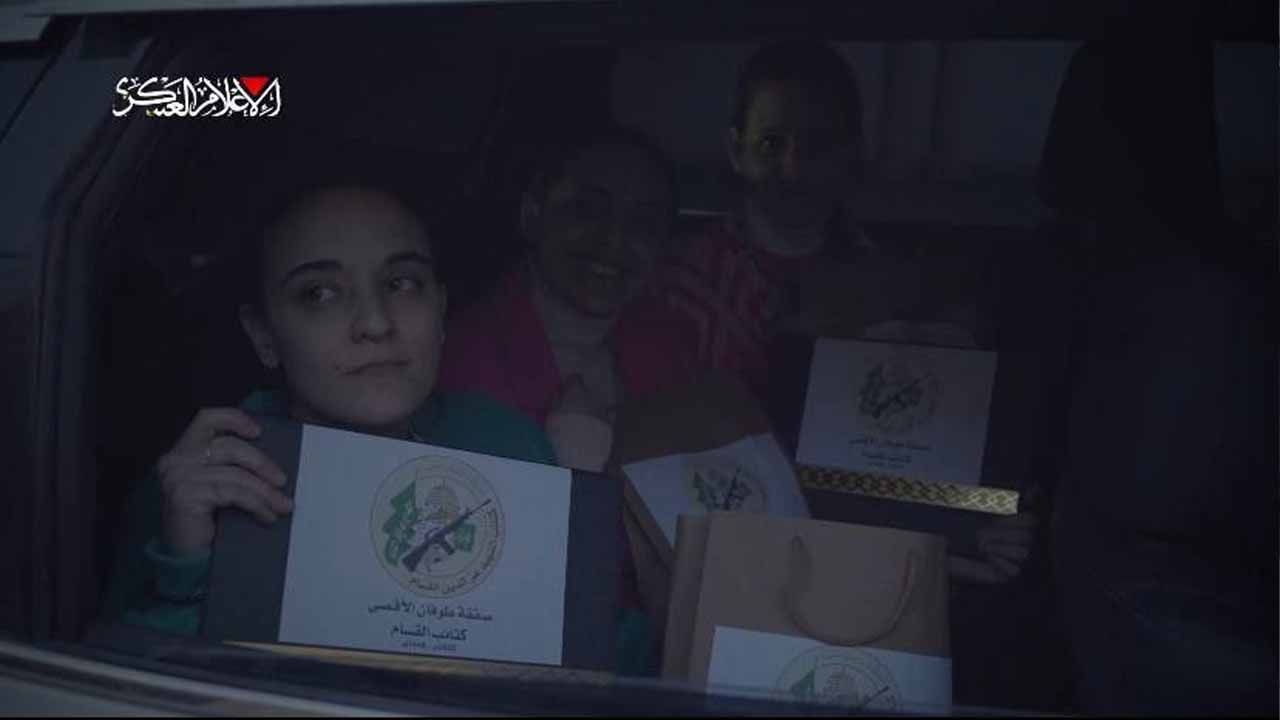 Kassam, esirlere hatıra ve serbest bırakma belgesi verdi