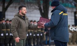 Zelenskiy, Ukraynalı askerlere devlet nişanı verdi