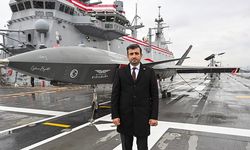 Selçuk Bayraktar, dünyanın ilk SİHA gemisi TCG Anadolu'yu ziyaret etti