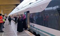 Bakan Karaismailoğlu, milli elektrikli trenin üçüncü setinin yakında raylara ineceğini açıkladı