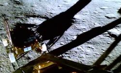 Hindistan'a ait Ay'ın güney kutbuna inen uzay keşif aracı Chandrayaan-3 ile temas kurulamıyor