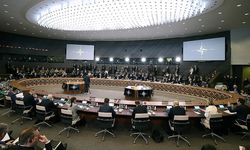 NATO ülkelerinin savunma bakanları Orta Doğu ve Kosova'yı değerlendirecek
