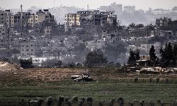 Gazze Şeridi'ne karadan giren İsrail güçleri, kuzeyden ve batıdan ilerlemeye çalışıyor