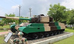 Hindistan yerli olarak üretilen Zorawar tanklarının denemelerine başladı