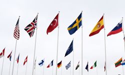 NATO karargahında İsveç bayrağı dalgalanmaya başladı