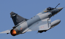 Fransa'da 2 Mirage 2000-5 savaş uçağı havada çarpıştı