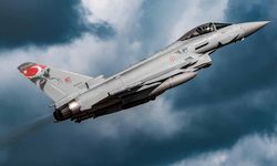 Türkiye, İngiltere’den iki Eurofighter Typhoon savaş uçağını inceliyor