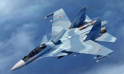 Rus Su-30 SM uçağı, Ukrayna Su-27'yi 130 km mesafeden düşürdü