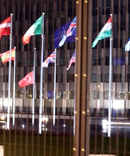 Milli yas nedeniyle NATO Karargahında Türk bayrağı yarıya indirildi