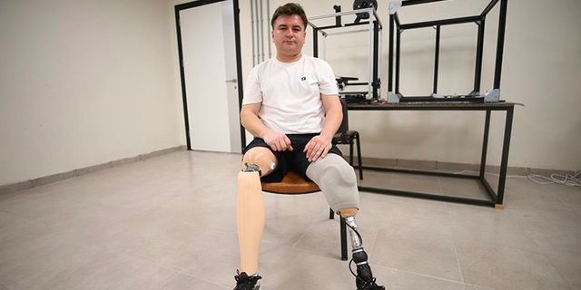 Bacaklarını kaybeden terör gazisi 3 boyutlu yazıcıyla protez koruyucu geliştirdi