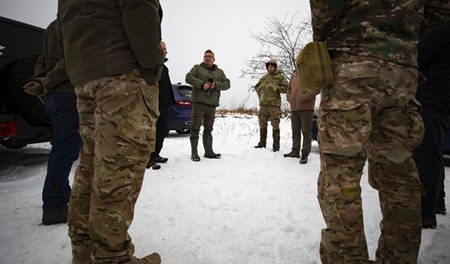 Ukrayna'da cephedeki askerler eğitimden geçiyor