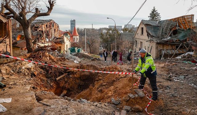 Almanya: Rusya'nın Ukrayna'ya saldırıları insanlığa yapılan saldırılar