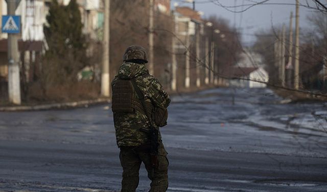 Ukrayna'nın Bahmut şehrinde yaşam mermilerin altında sürüyor