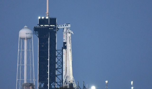 SpaceX, uzaya gönderilecek roketteki teknik arıza nedeniyle fırlatmayı durdurdu