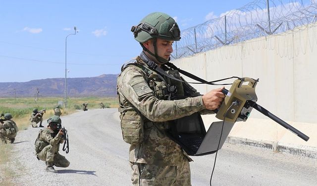 Sınırın sıfır noktasındaki birlikler düzensiz göçle mücadelede ileri teknolojiden yararlanıyor