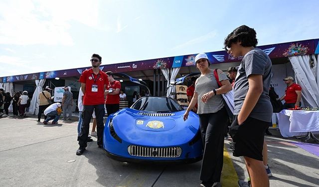 Üniversite öğrencileri tarafından geliştirilen elektrikli otomobiller TEKNOFEST'te sergileniyor