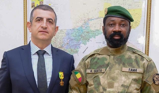 Mali'de Selçuk Bayraktar ve Haluk Bayraktar'a "Ulusal Nişan" verildi