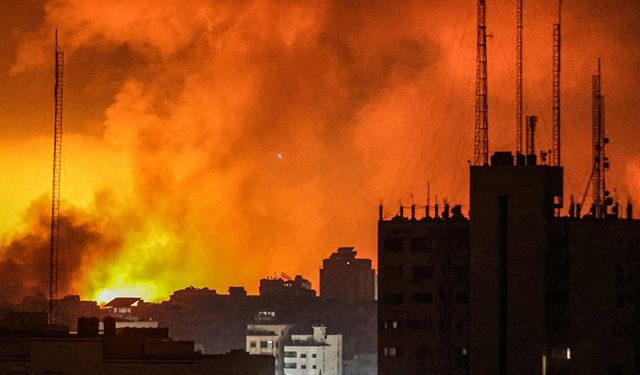 İsrail, Gazze'ye gece yarısı saldırısında Şifa ve Endonezya hastanelerinin çevresini hedef aldı