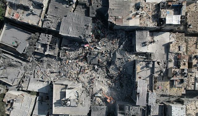 İsrail'in Gazze'ye yönelik bombardımanında iki hastanede büyük yıkım oldu