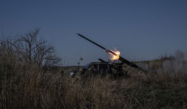 Ukrayna'nın Zaporijya'da konuşlu "Mini Grad" sistemleri, Rus mevzilerine yoğun atış yapıyor