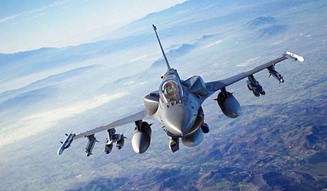 Ukraynalı pilotlar, F-16 eğitimini tamamladı