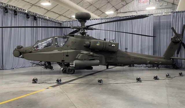 Hollanda yeni AH-64E Apache helikopterleri teslim aldı