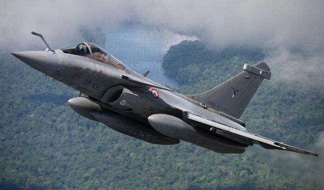 Fransa 42 Rafale savaş uçağı siparişi verdi