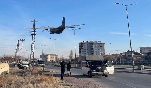 Kayseri'de askeri eğitim uçağı teknik arıza nedeniyle acil iniş yaptı